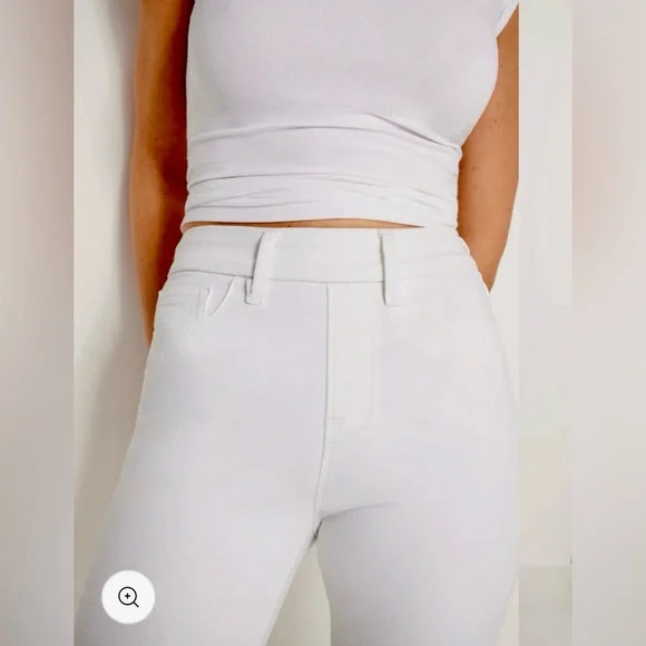 NWT FLARE Good American Pull-On Jeans White, Size 3/Large (Runs more like MED) - Picture 2 of 6